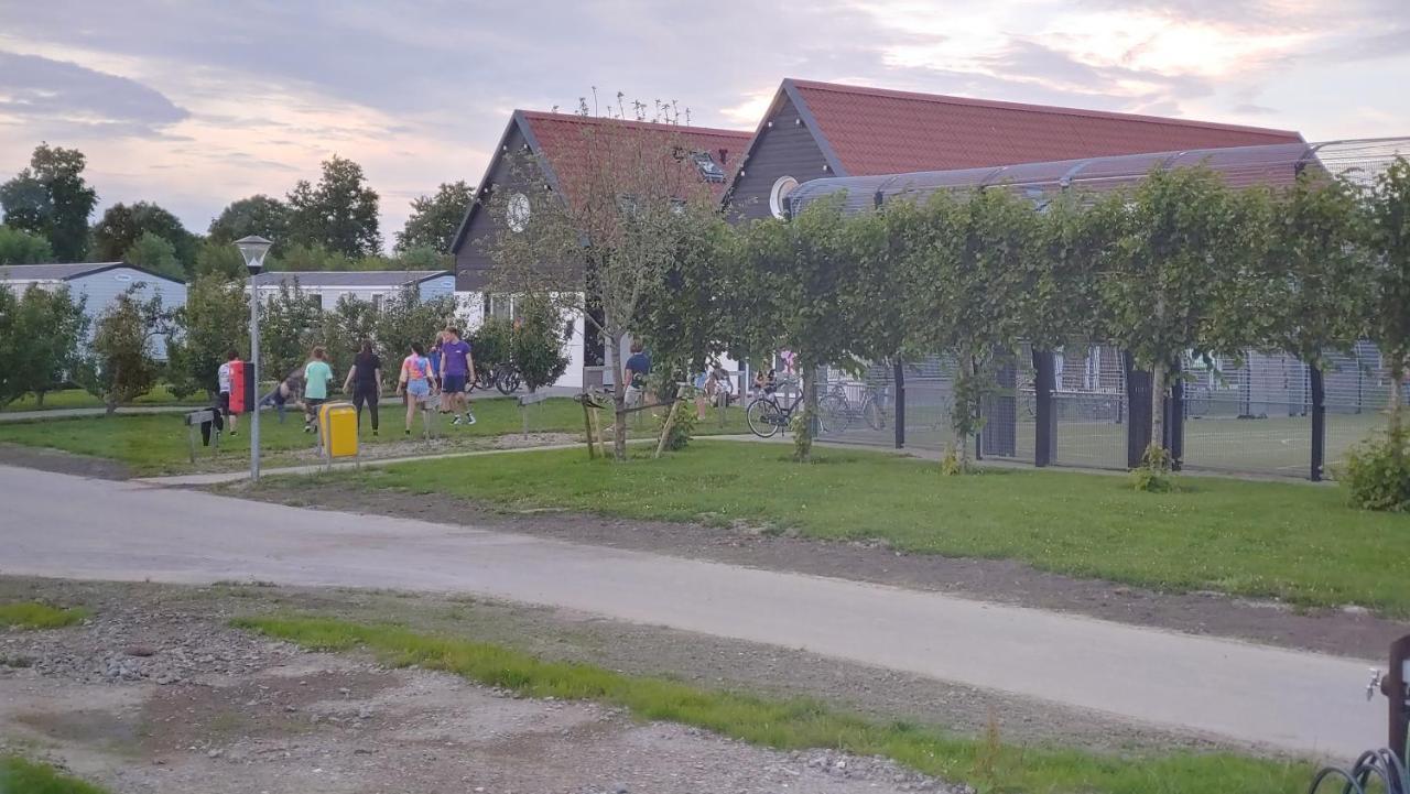 Chalet M44 Oostkapelle Exterior photo